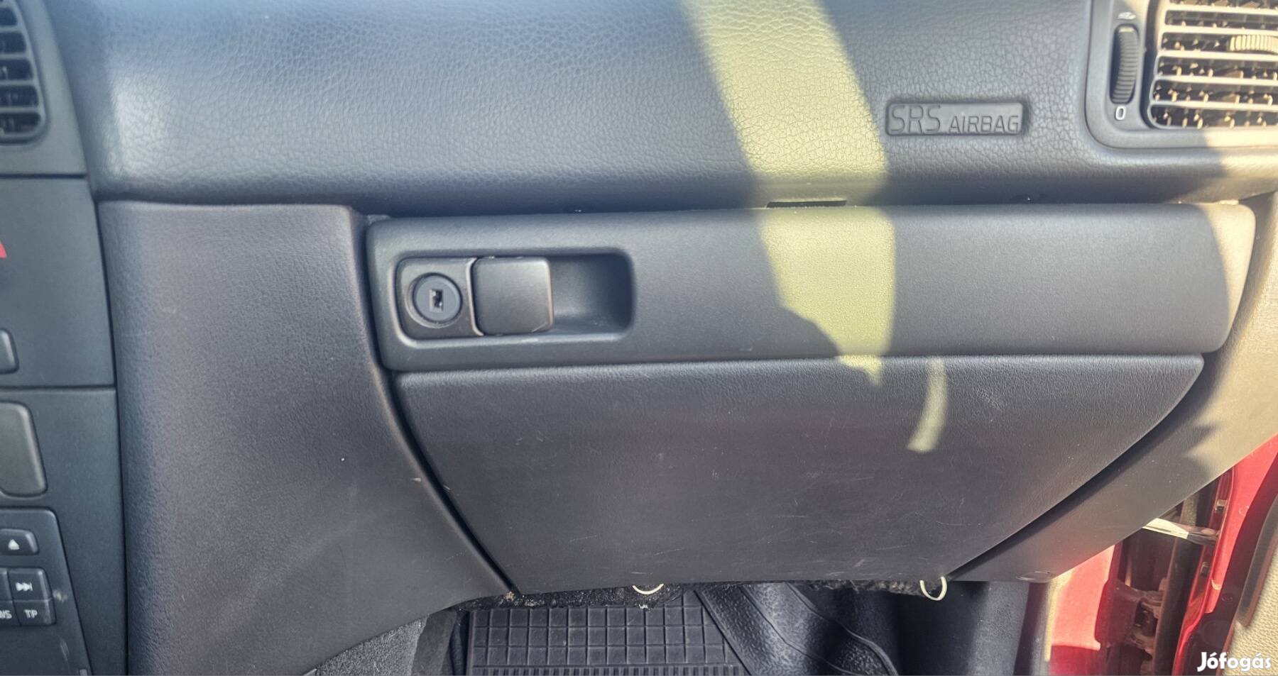 Volvo s40 kesztyű tartó kesztyűtarto 8000
