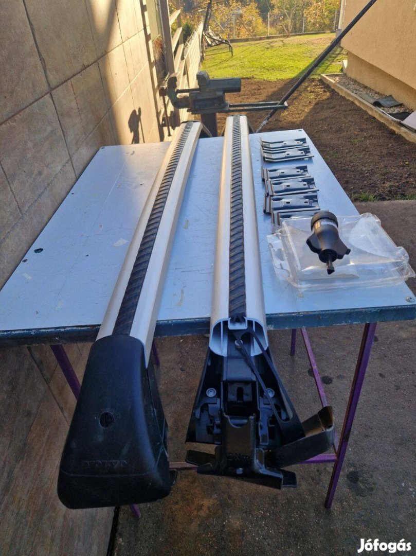 Volvo tetőléc , valószínű univerzális, több csatlakozó van hozzá