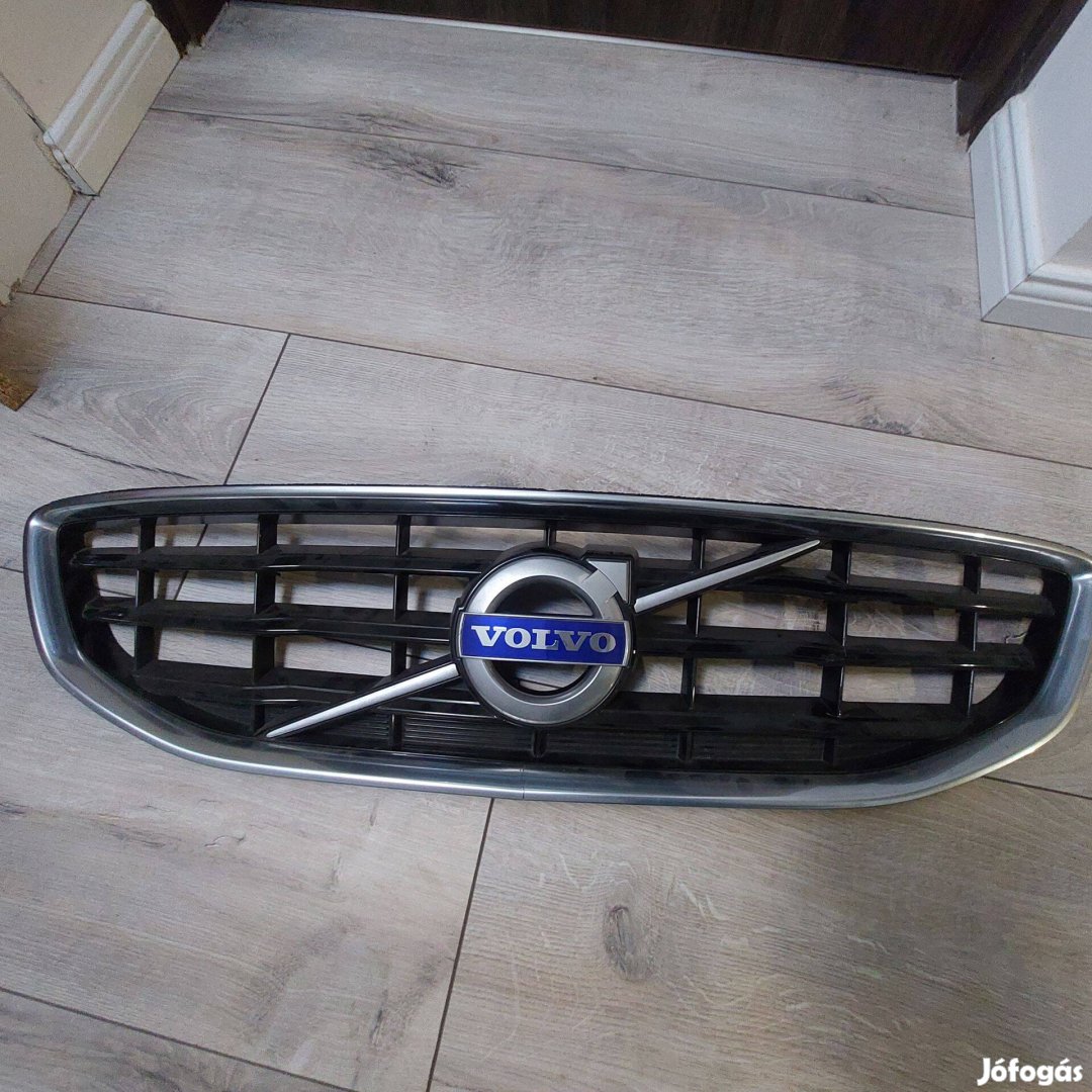 Volvo v40 díszrács eladó,és még más alkatrészek is