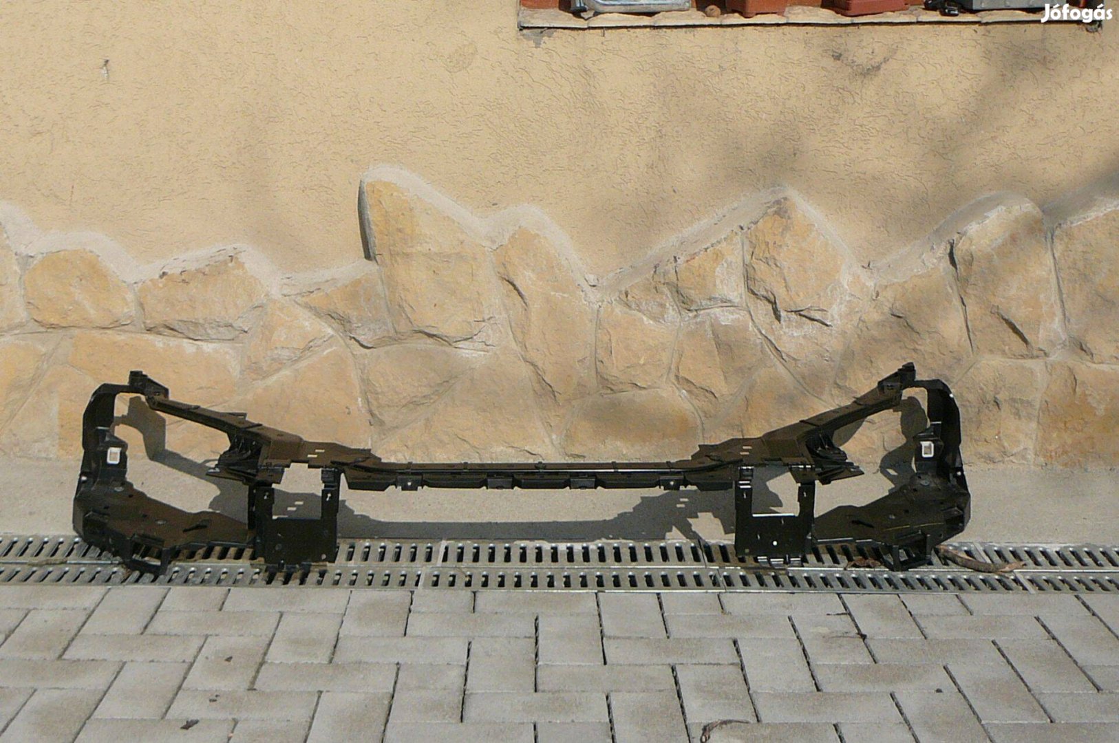 Volvo v40 homlokfal zárhíd eladó