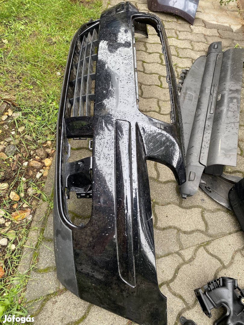 Volvo v50 fekete facelift előtti első lökhárító