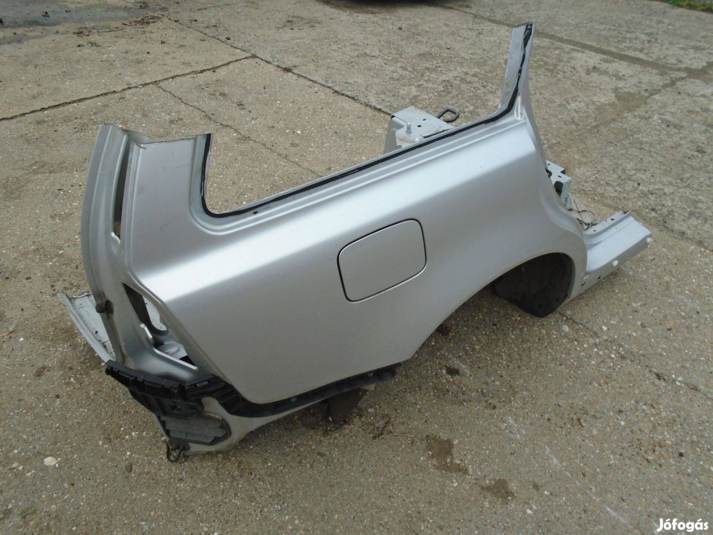 Volvo v50 hátsó sárvédő eladó!