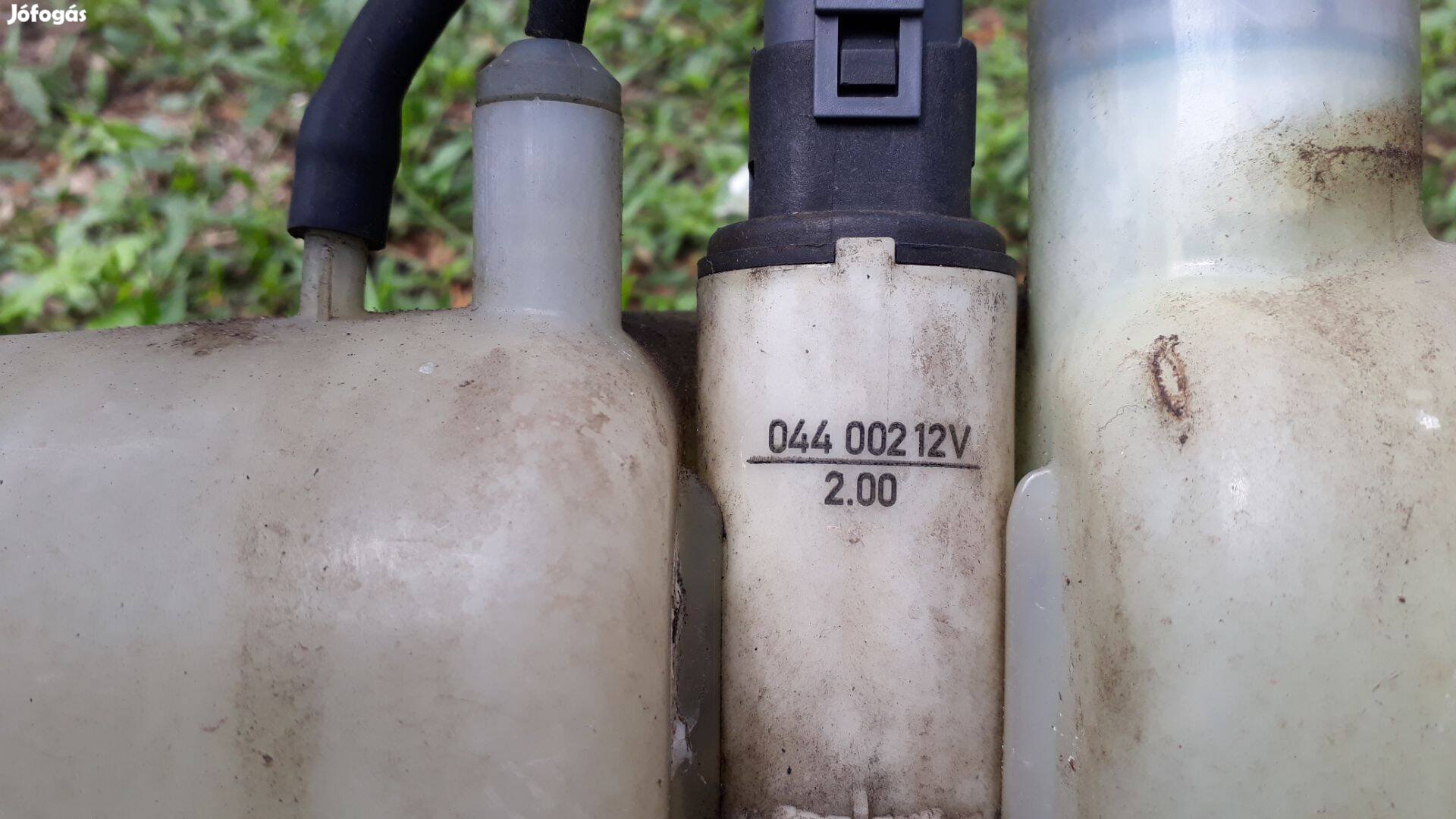 Volvo v70 ablaktörlő ablakmosó tartály