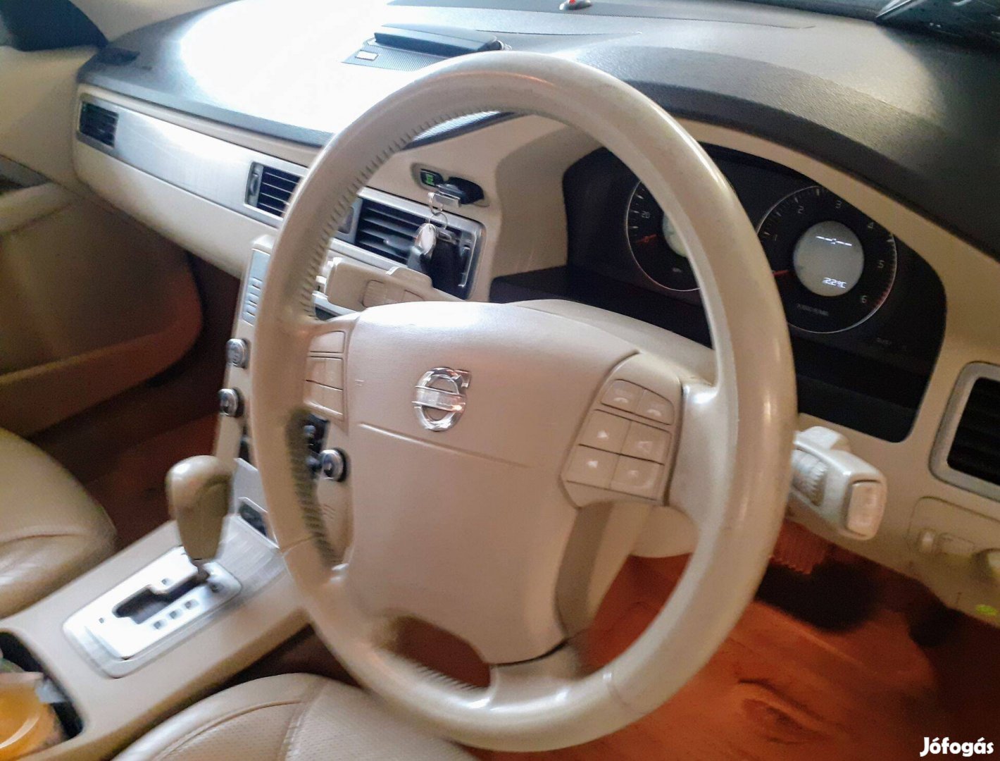 Volvo xc70 v70 s80 vaj színű bőr kormány multikormány szép állapotban