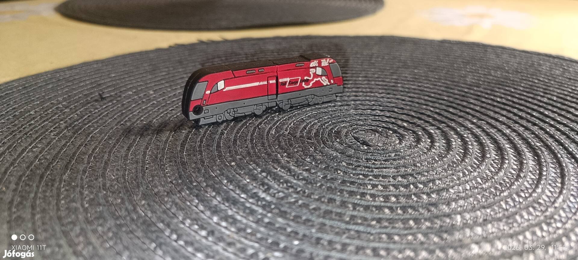 Vonat pendrive ritkaság. 16 gb-os, gumiból.