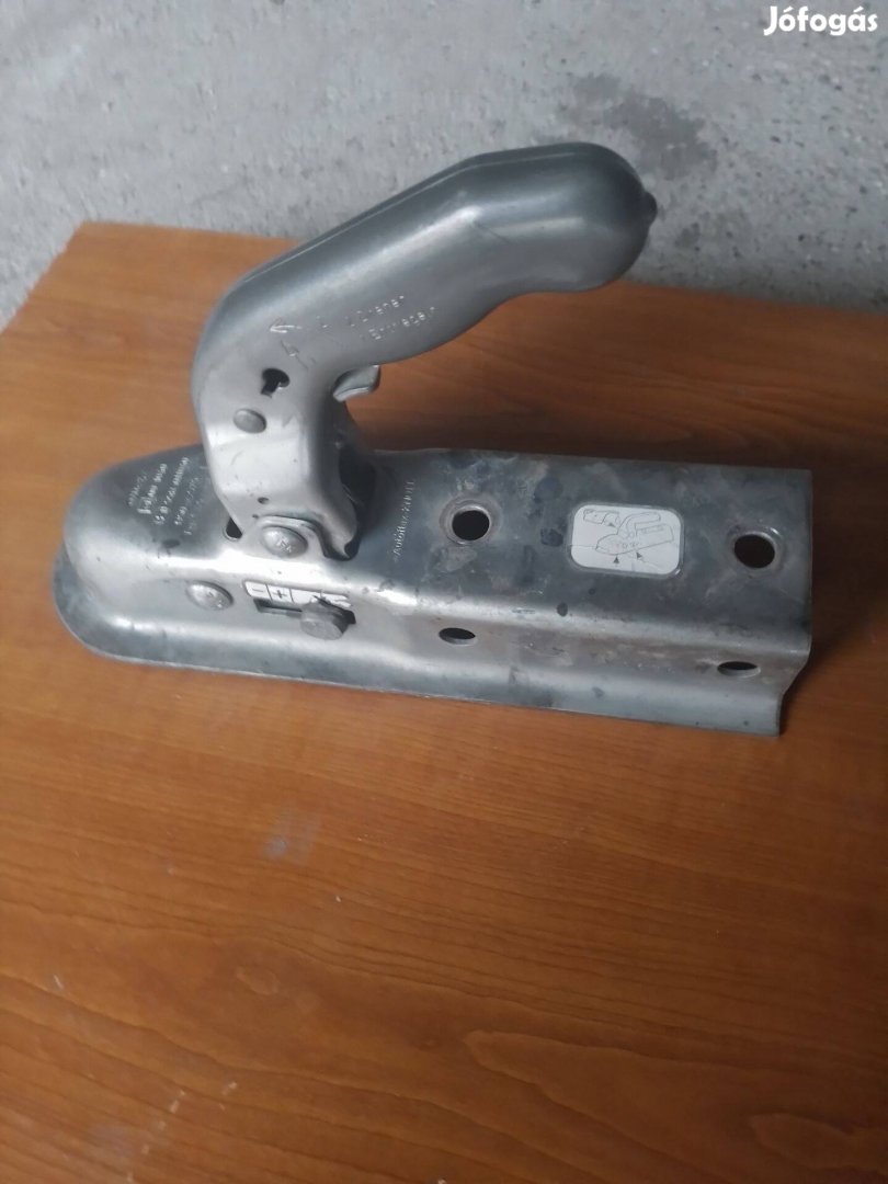 Vonófej bontott utánfutóból