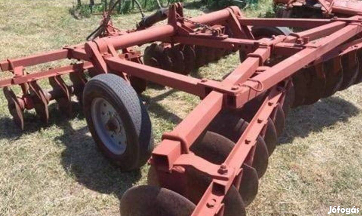 Vontatott 320 tárcsa