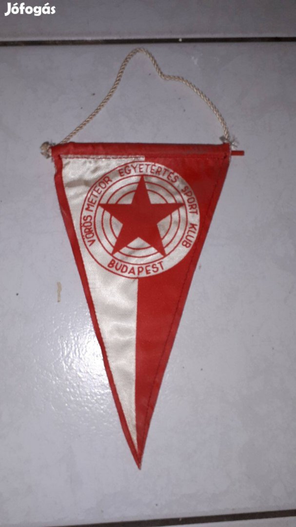 Vörös Meteor Egyetértés Sport Klub asztali zászló