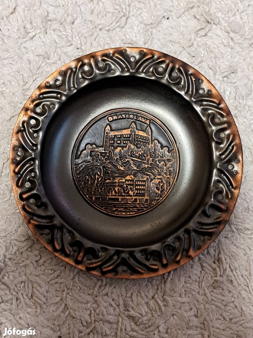 Vörösrézben nyomot disztányér