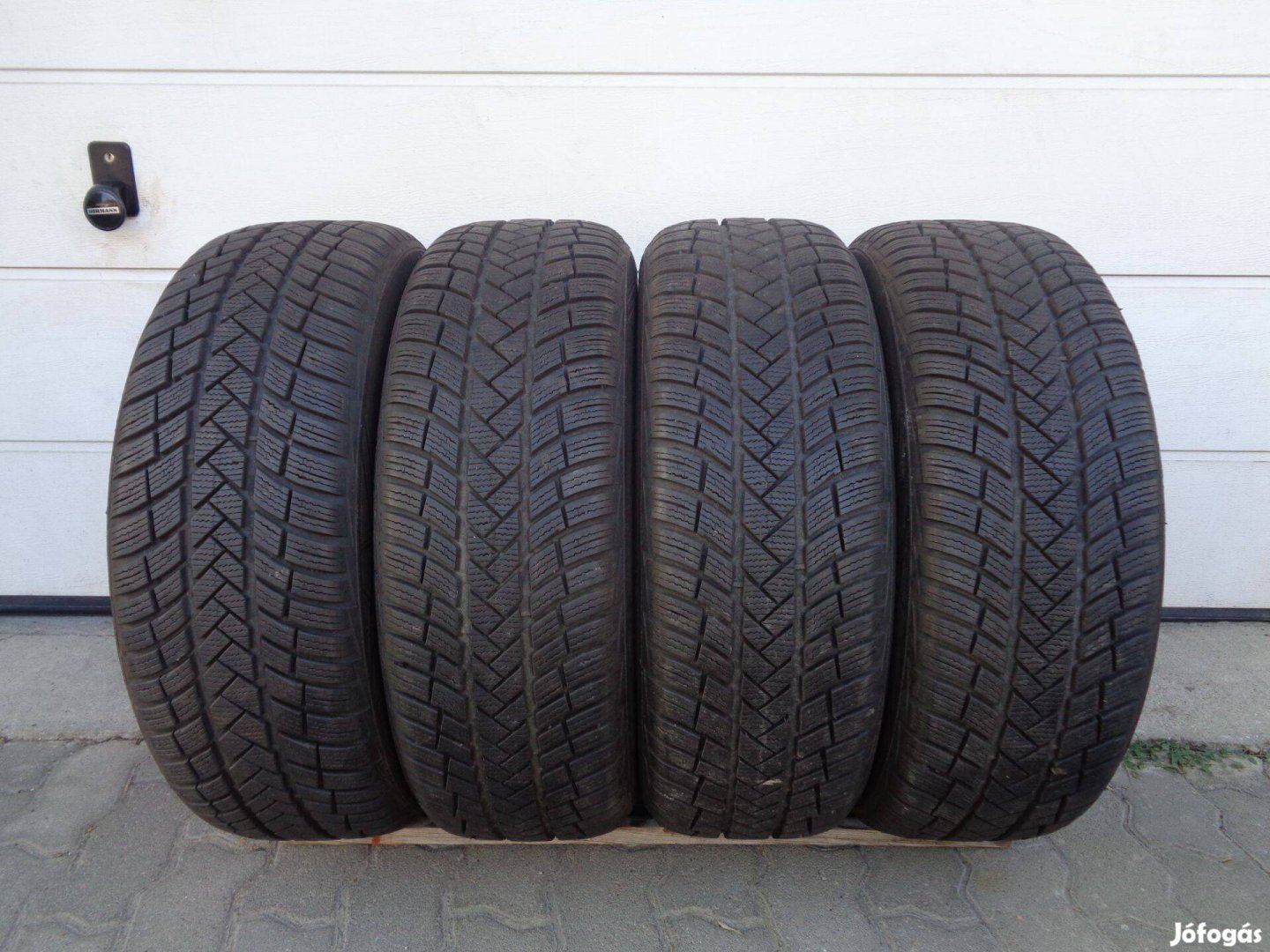 Vredestein 215/60R17 téli gumi, 8mm-es mintával újszerűen eladó