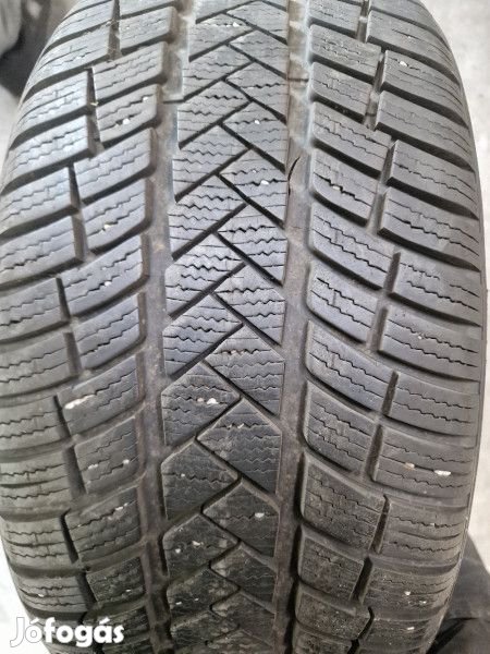 Vredestein 225/40R18 WINTRAC PRO 7mm DOT19 használt gumi HG13236 tél