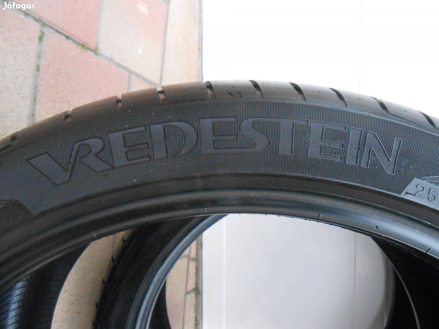 Vredestein 255/35R 19 Nyári Gumi