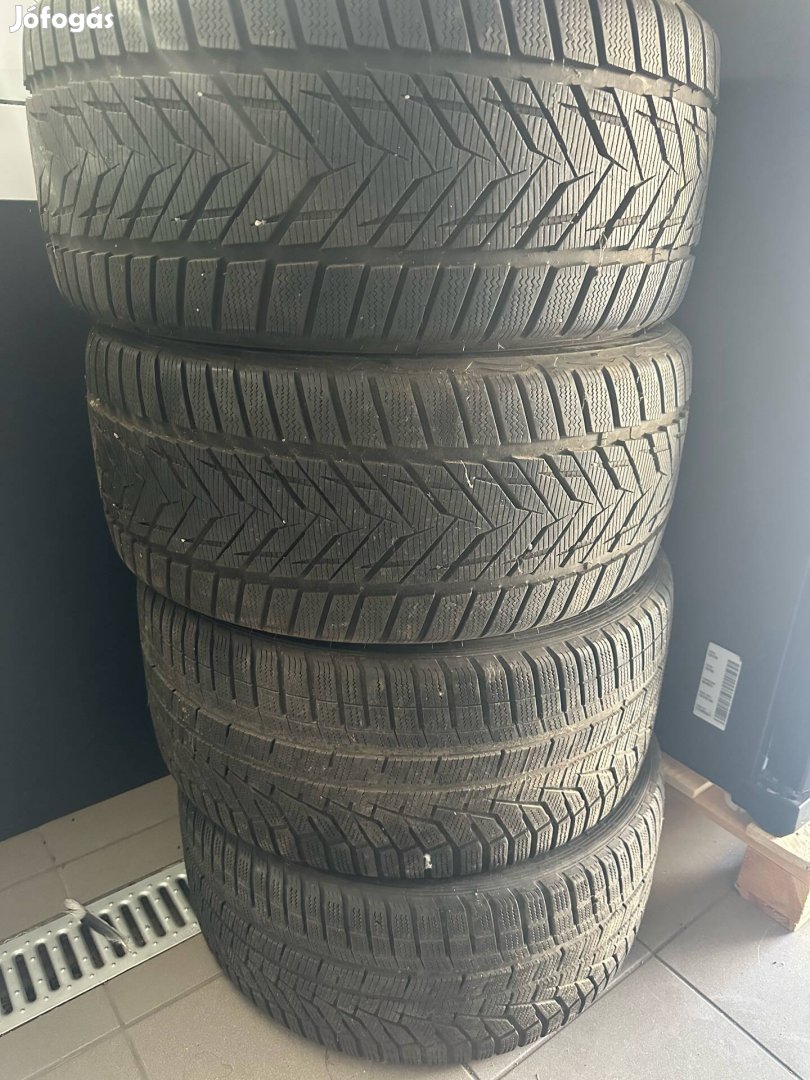 Vredestein-Hankok 275/35 R19 téli gumi szett eladó