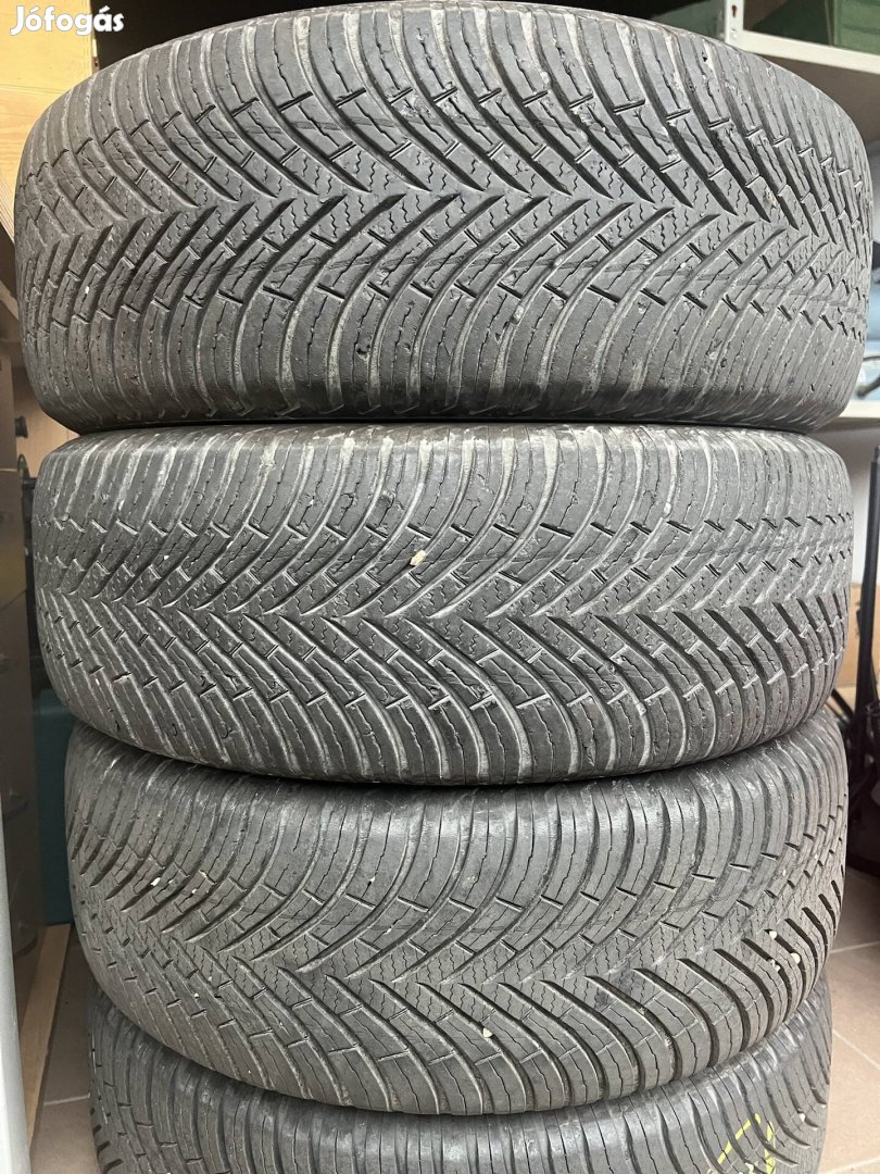 Vredestein Quatrac négyévszakos 215/60 R16 99V M+S gumi