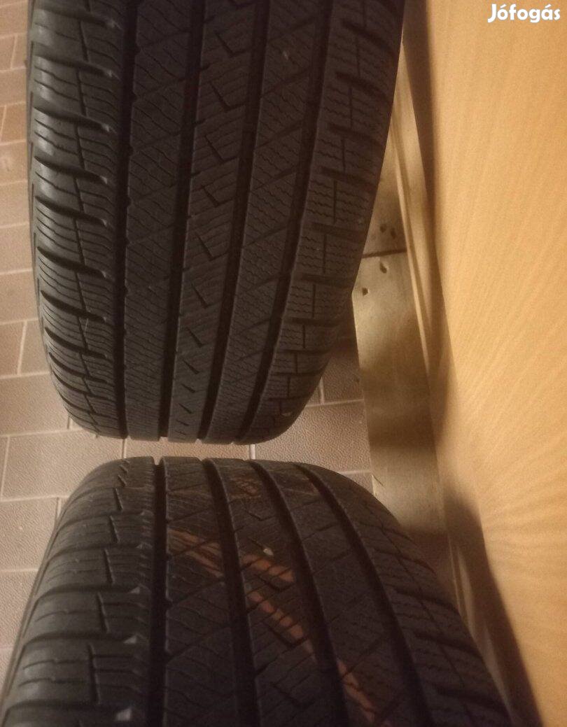 Vredestein Quatrac négyévszakos prémium gumi 235/45 R17 - 4db = 100E