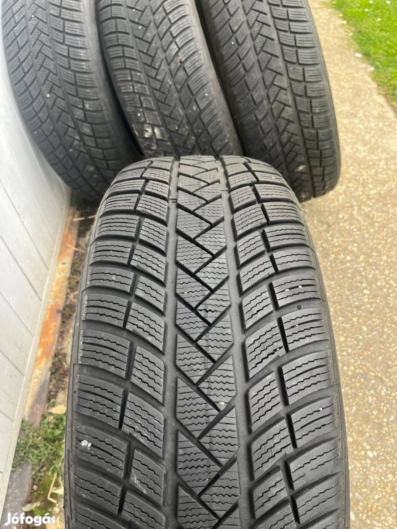 Vredestein Wintrac Pro 235/55 R19 téli gumi szett Volvo XC90