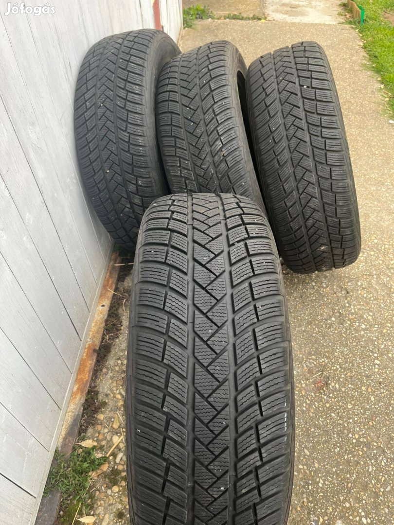 Vredestein Wintrac Pro 235/55 R19 téli gumi szett Volvo XC90