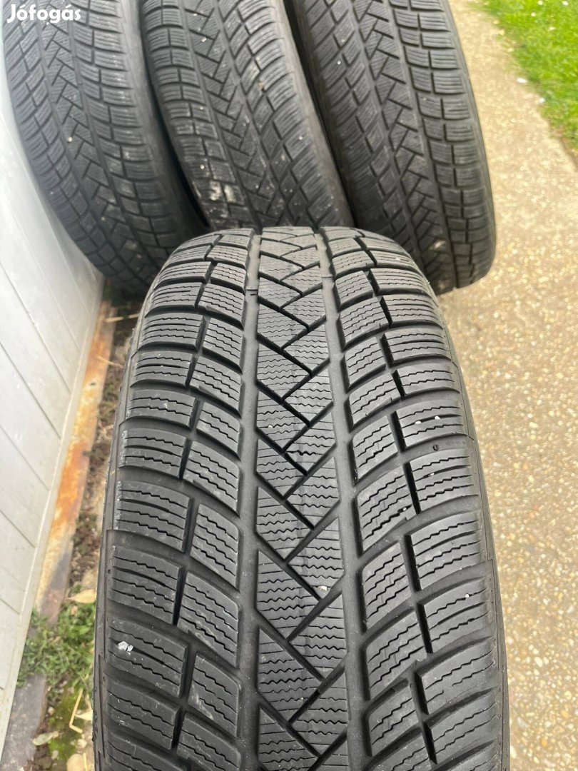 Vredestein Wintrac Pro 235/55 R19 téli gumi szett Volvo XC90