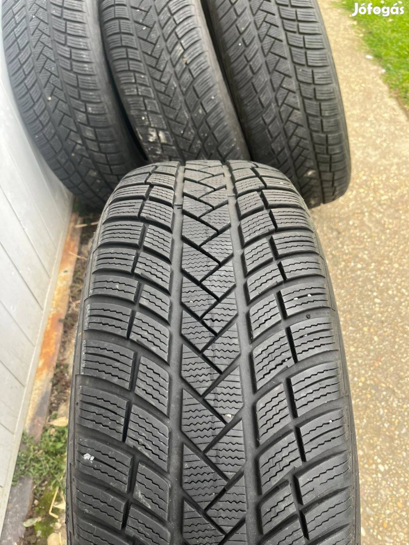Vredestein Wintrac Pro 235/55 R19 téli gumi szett Volvo XC90