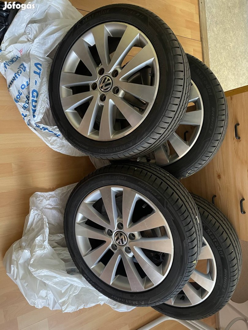 Vw 17 es felni gumikkal.