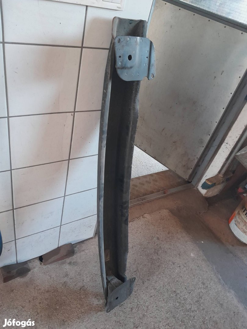 Vw Beatlee hátsó lökhárító merevítő, tartó. 