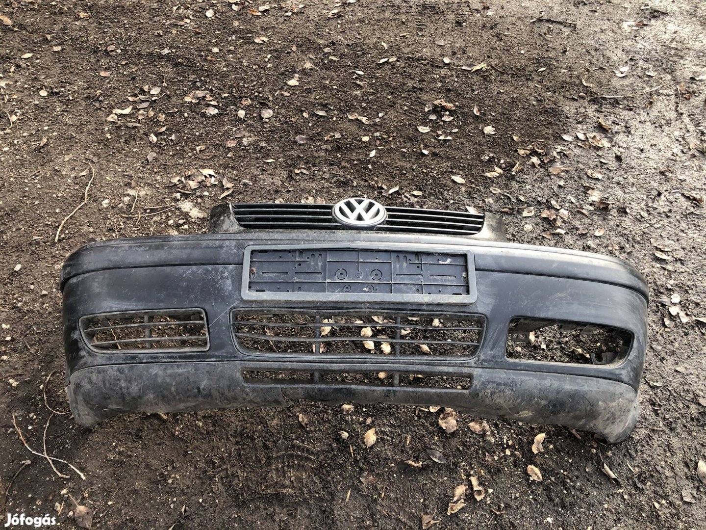 Vw Bora első lökhárító fekete 