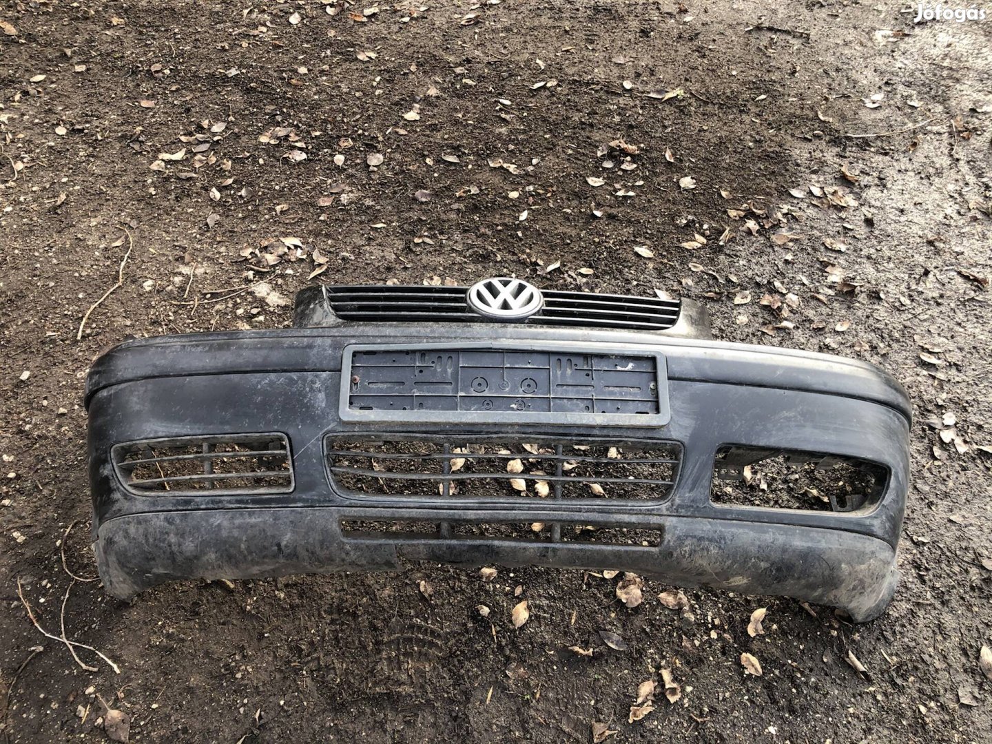 Vw Bora első lökhárító fekete 