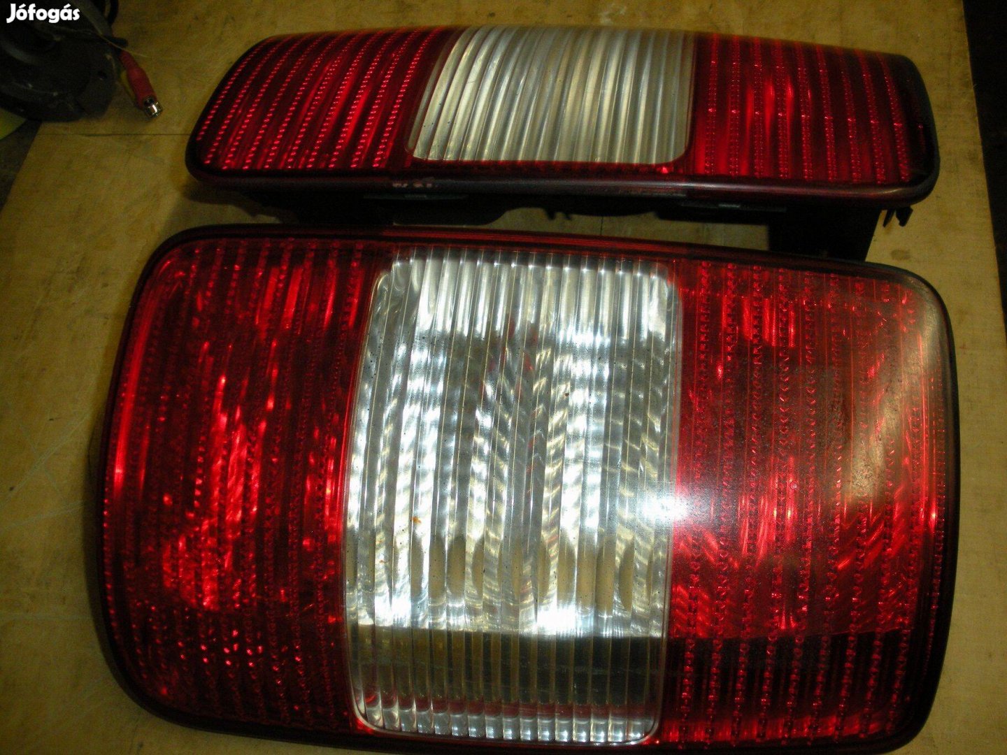 Vw Caddy hátsó lámpa búra 2 db