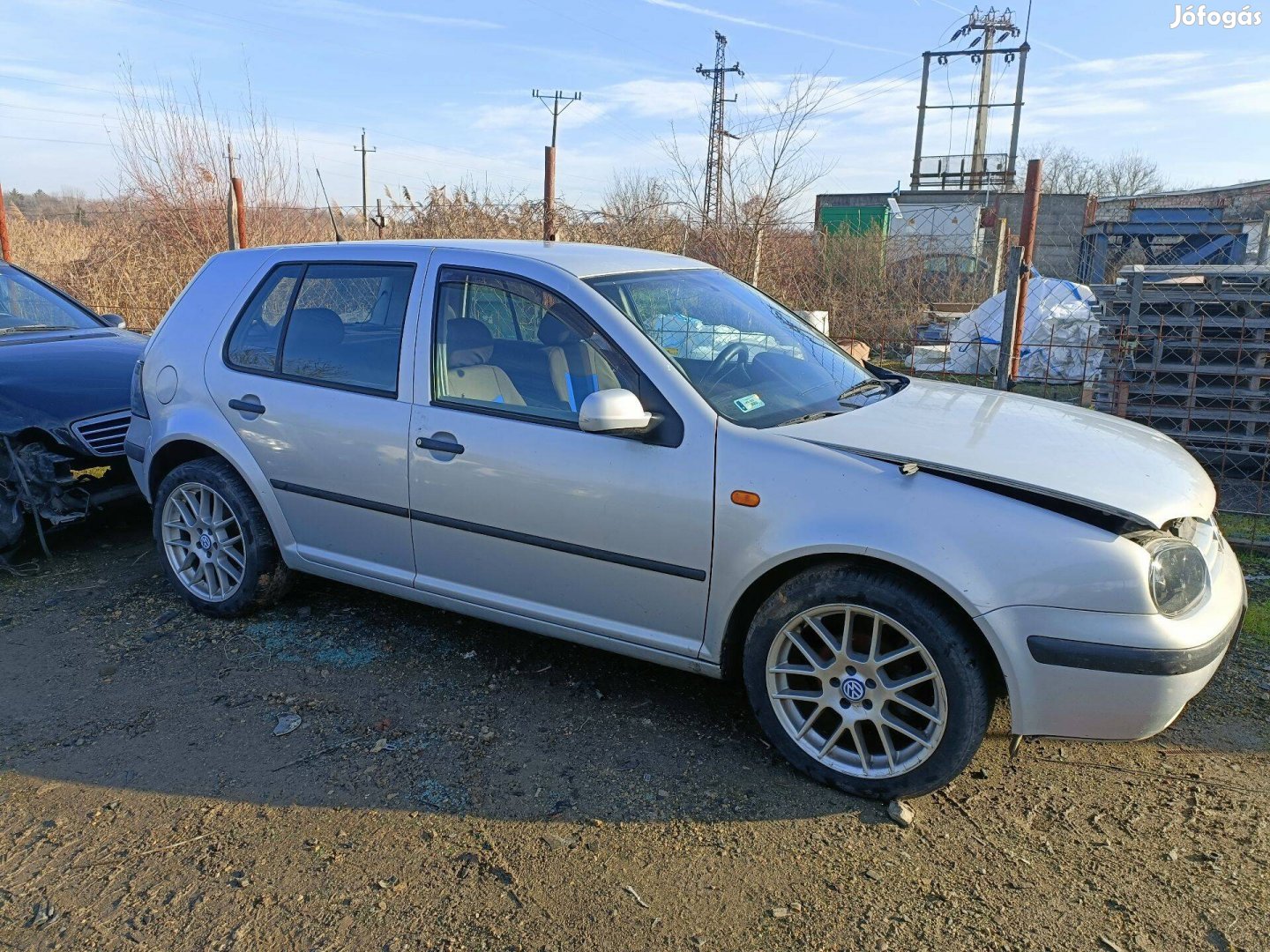 Vw Golf 4 gyári karosszéria elem, LB7Z színben eladó