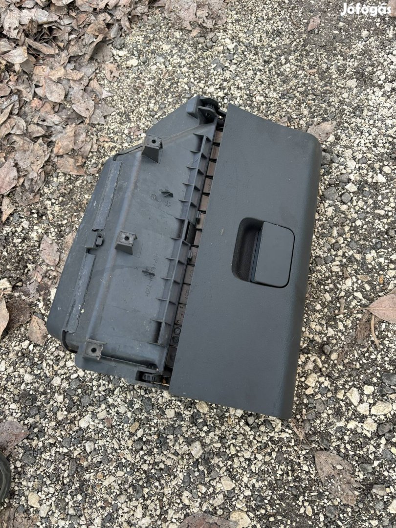 Vw Polo 9N 9N3 kesztyűtartó 