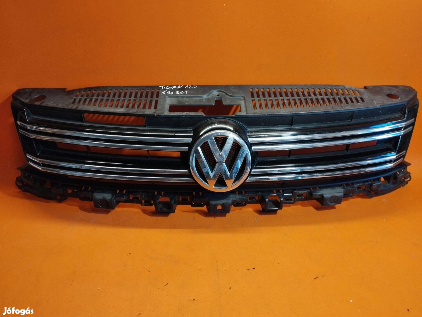 Vw Tiguan hűtőrács 5N0853653F (S.40.911)