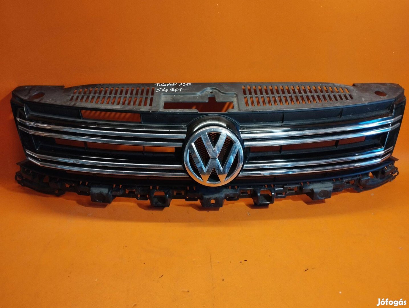 Vw Tiguan hűtőrács 5N0853653F (S.40.911)