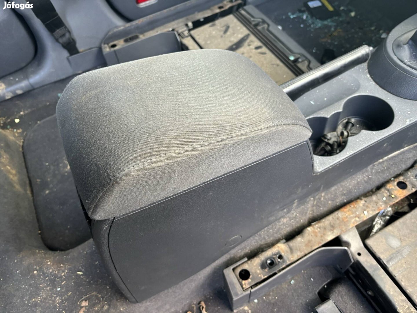 Vw Touran Caddy könyöklő közép box 