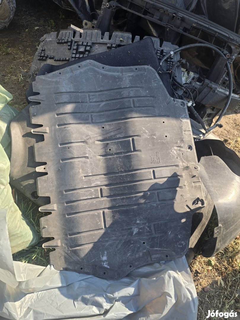 Vw-audi-seat-skoda 1KO motor alsó burkolat 