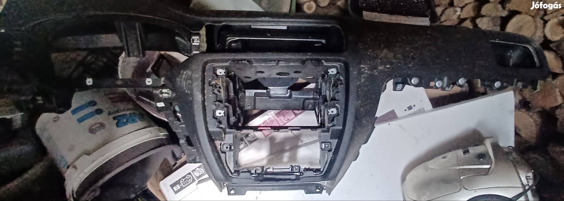 Vw jetta 6 műszerfal kinyílt légzsáknyílással