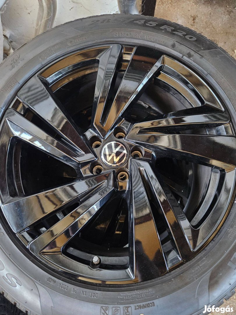 Vw touareg 20" téli felni gumival 285/40r20 pirelli
