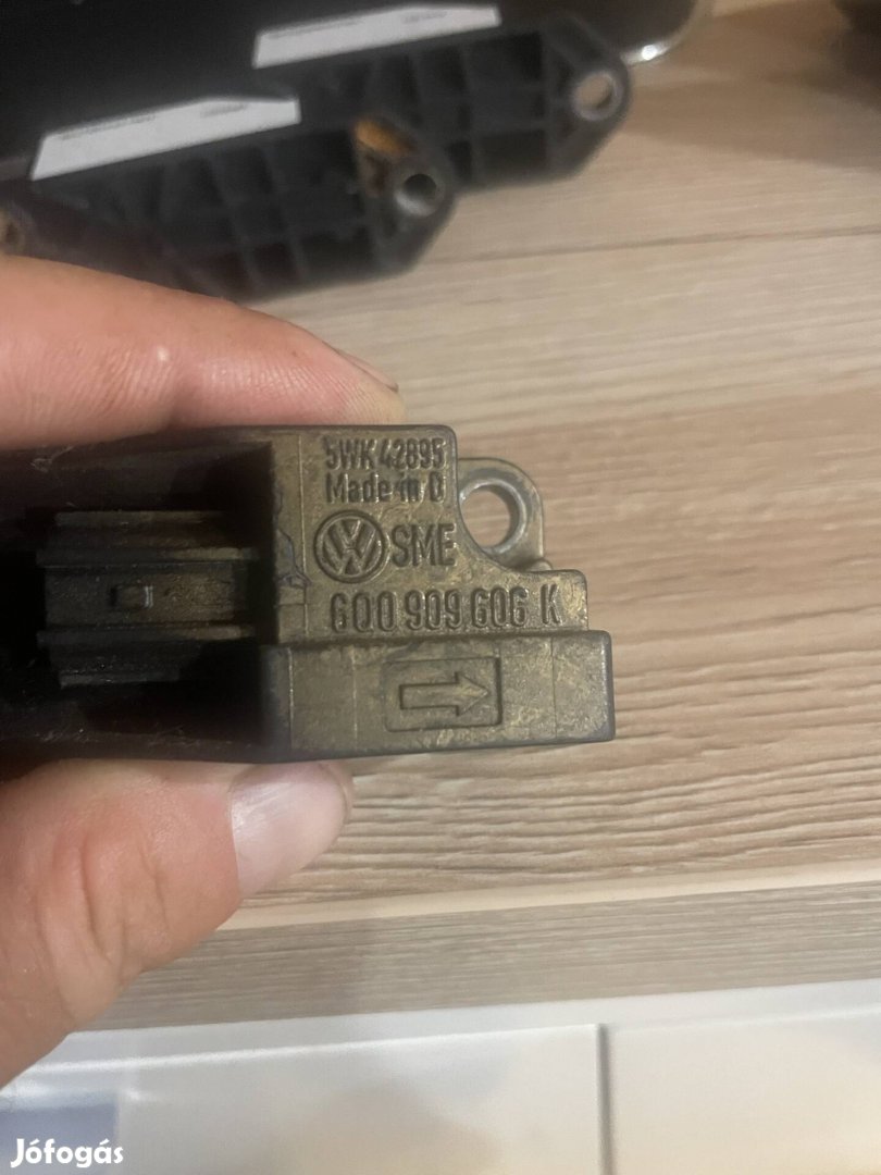 Vw ütközés érzékelő 600909606K