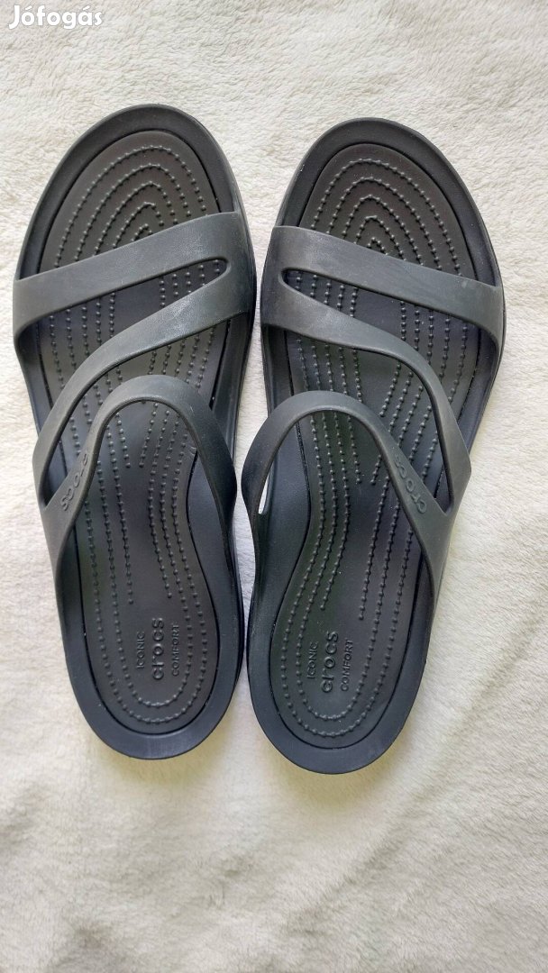W11-es méretű Crocs Iconic Comfort 