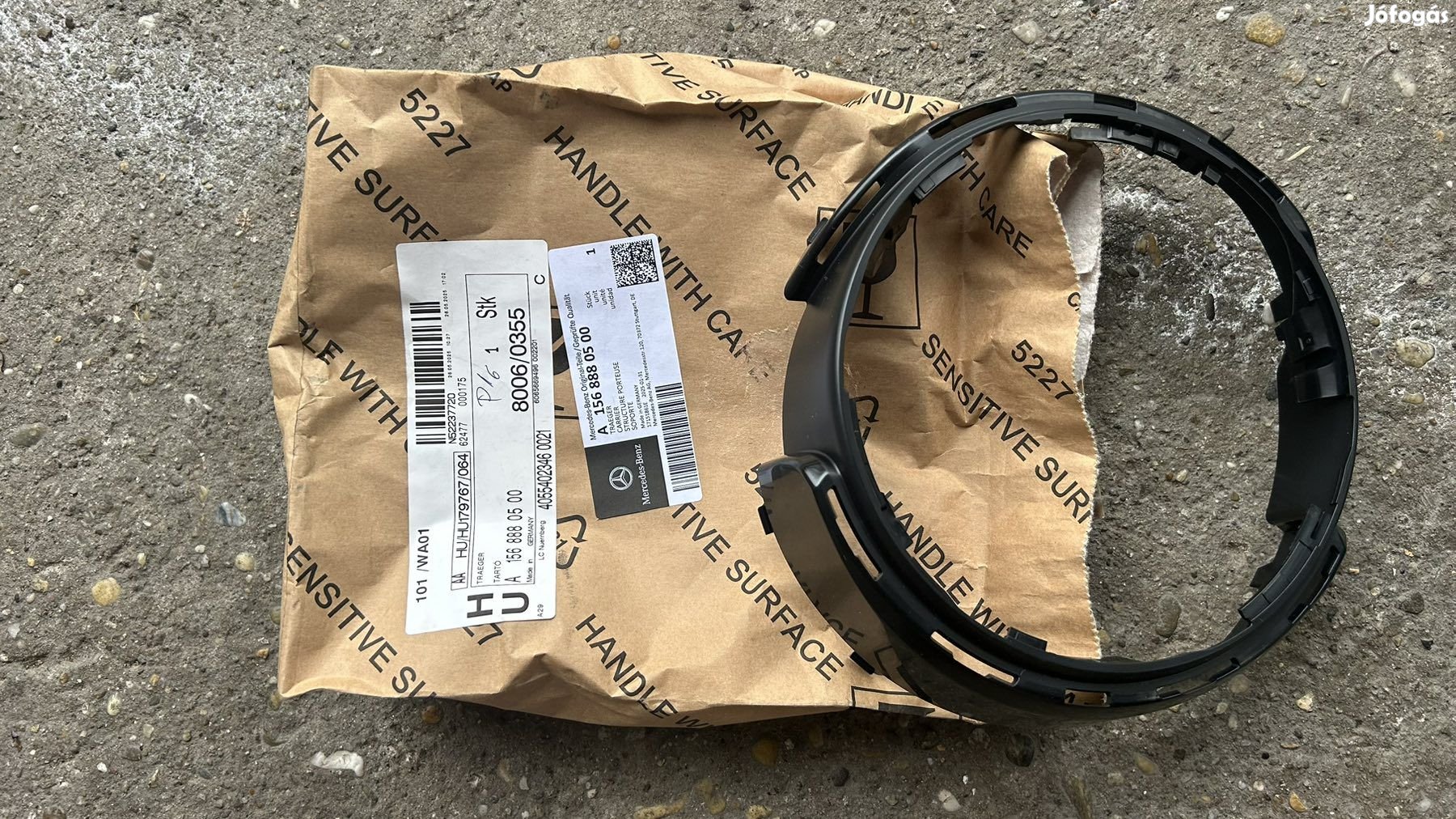 W156 emblema és rács tartó A1568880500 eladó