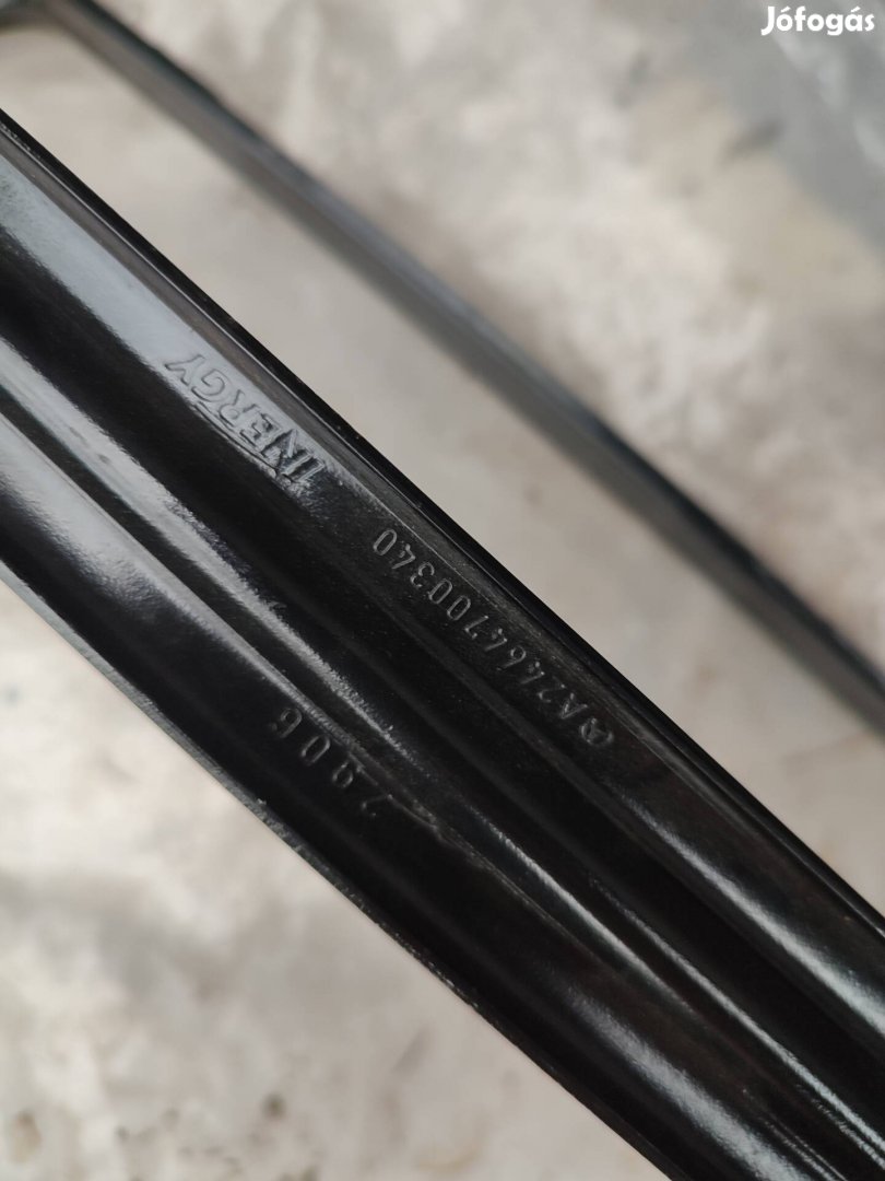 W176 W246 üzemanyag tank rögzítő pánt par
