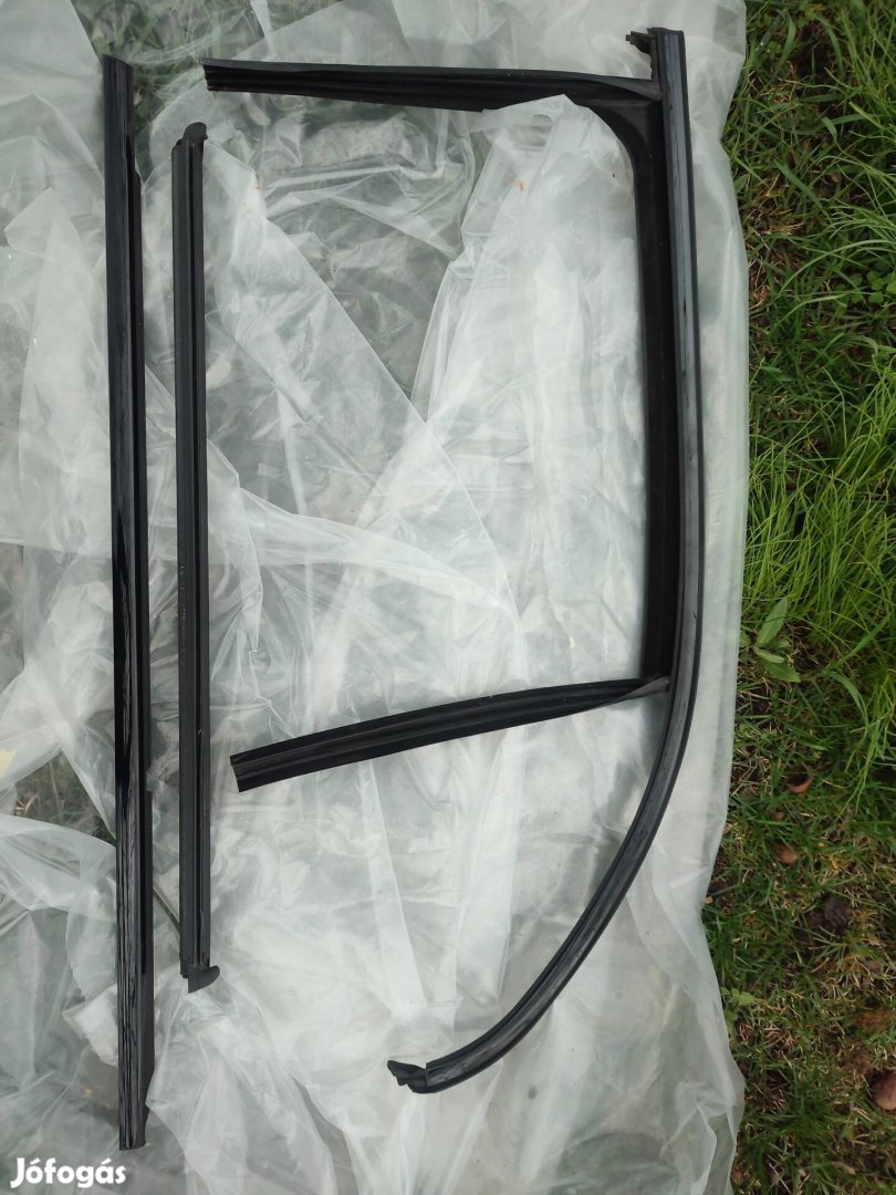 W177 W247 Díszléc-diszcsik betétek gyári 