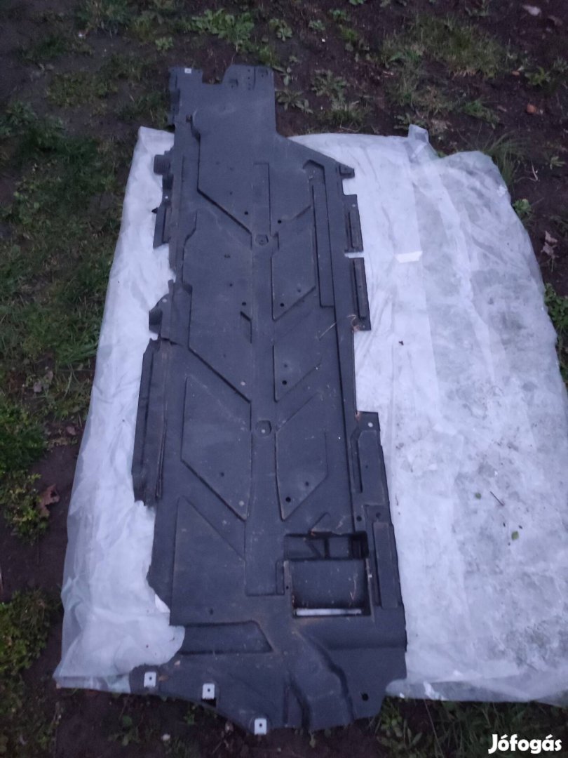 W177 W247 W176 W246 alsó vedőburkolatok