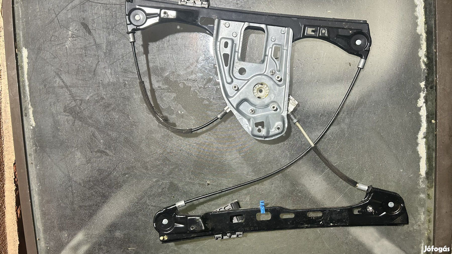 W203 JOBB ABLAKEMELŐ SZERKEZET A2037203246 eladó