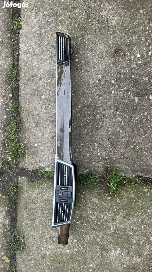W212 BELSŐ MŰSZERFAL DÍSZCSÍK A2126808293 eladó