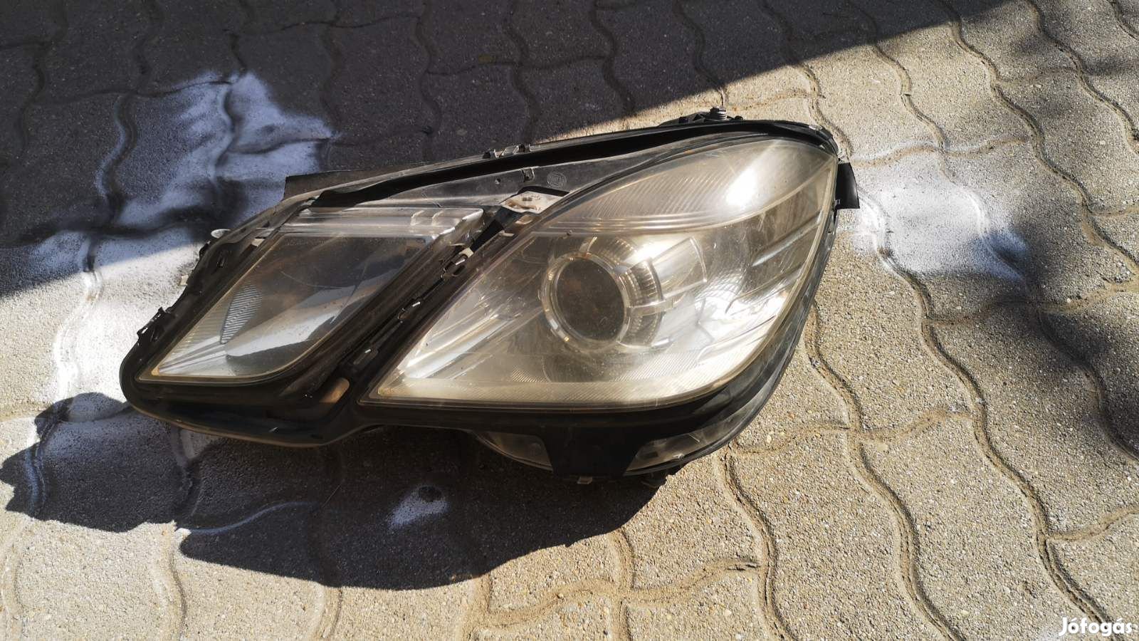 W212 FÉNYSZÓRÓ ELSŐ BAL eladó