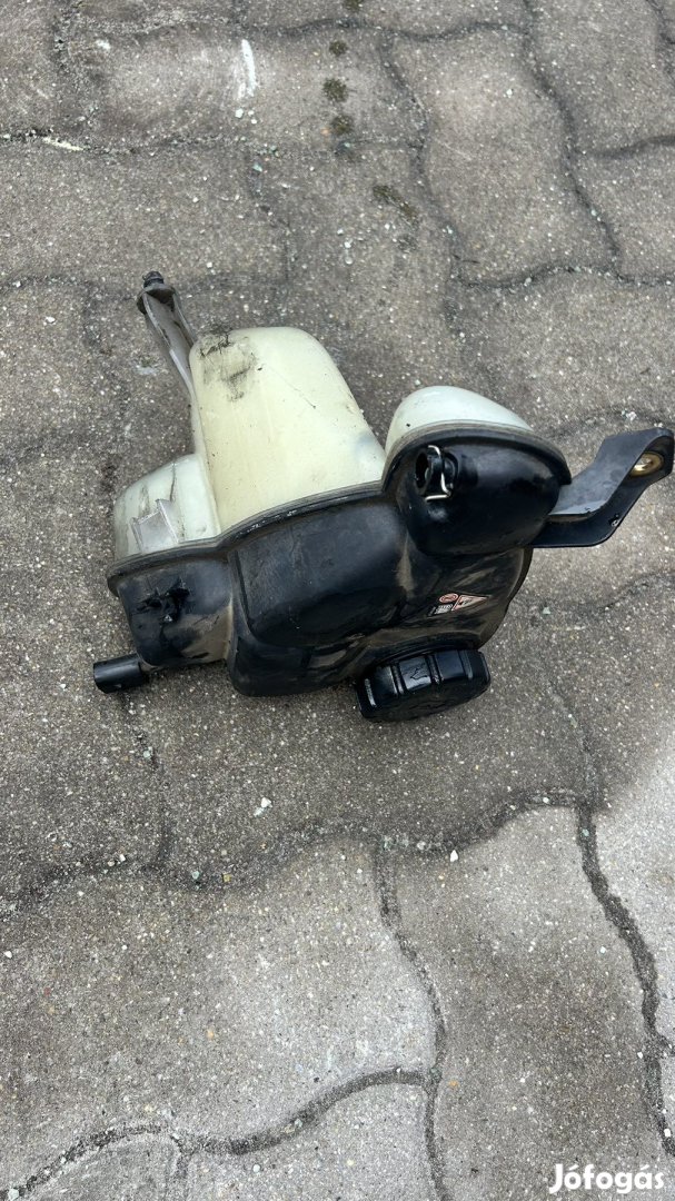 W251 kieggyenlítő tartály A2515000049 eladó