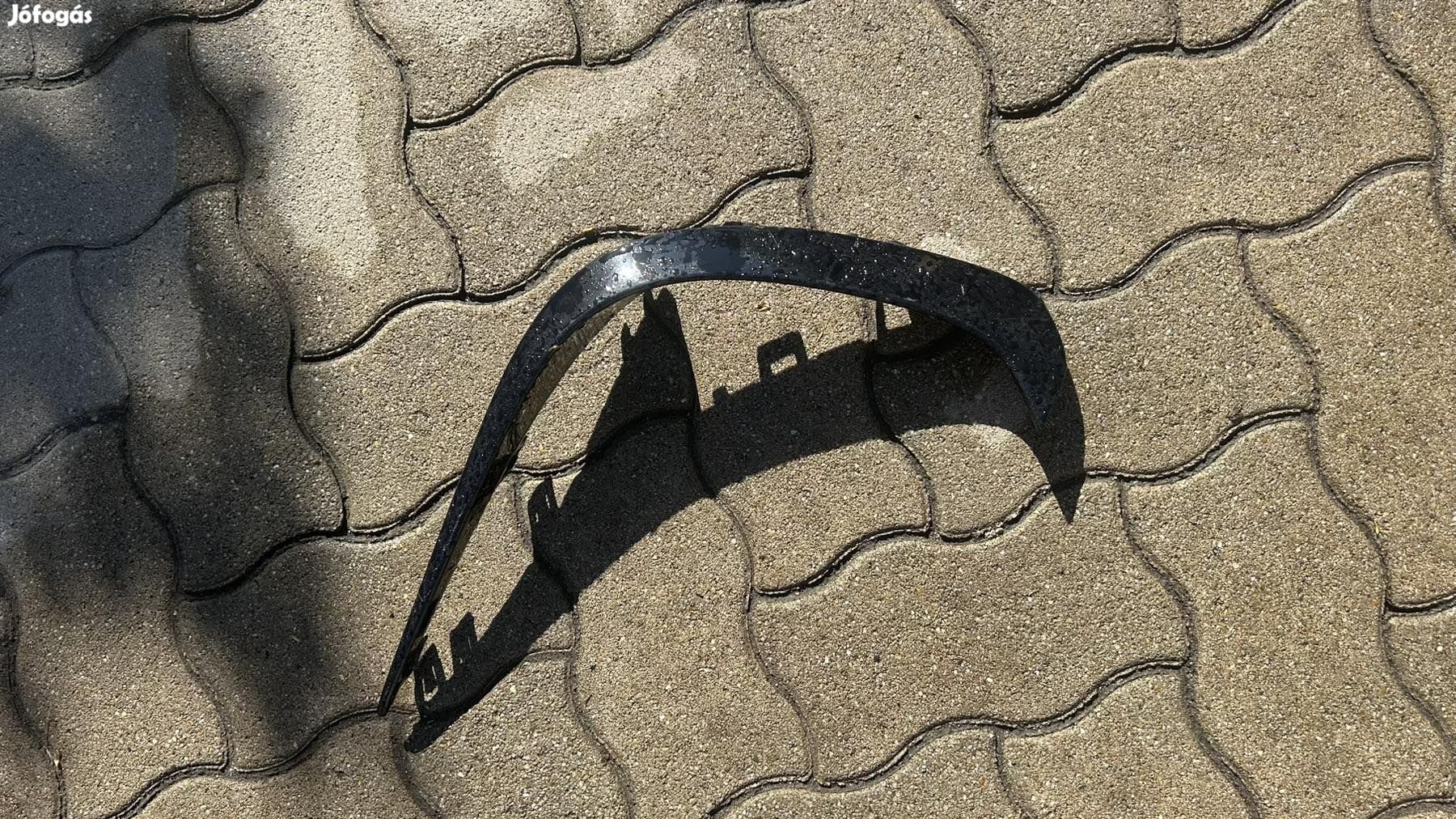 W254 ELSŐ LÖKHÁRÍTÓ BAL OLDALSÓ SPOILER eladó