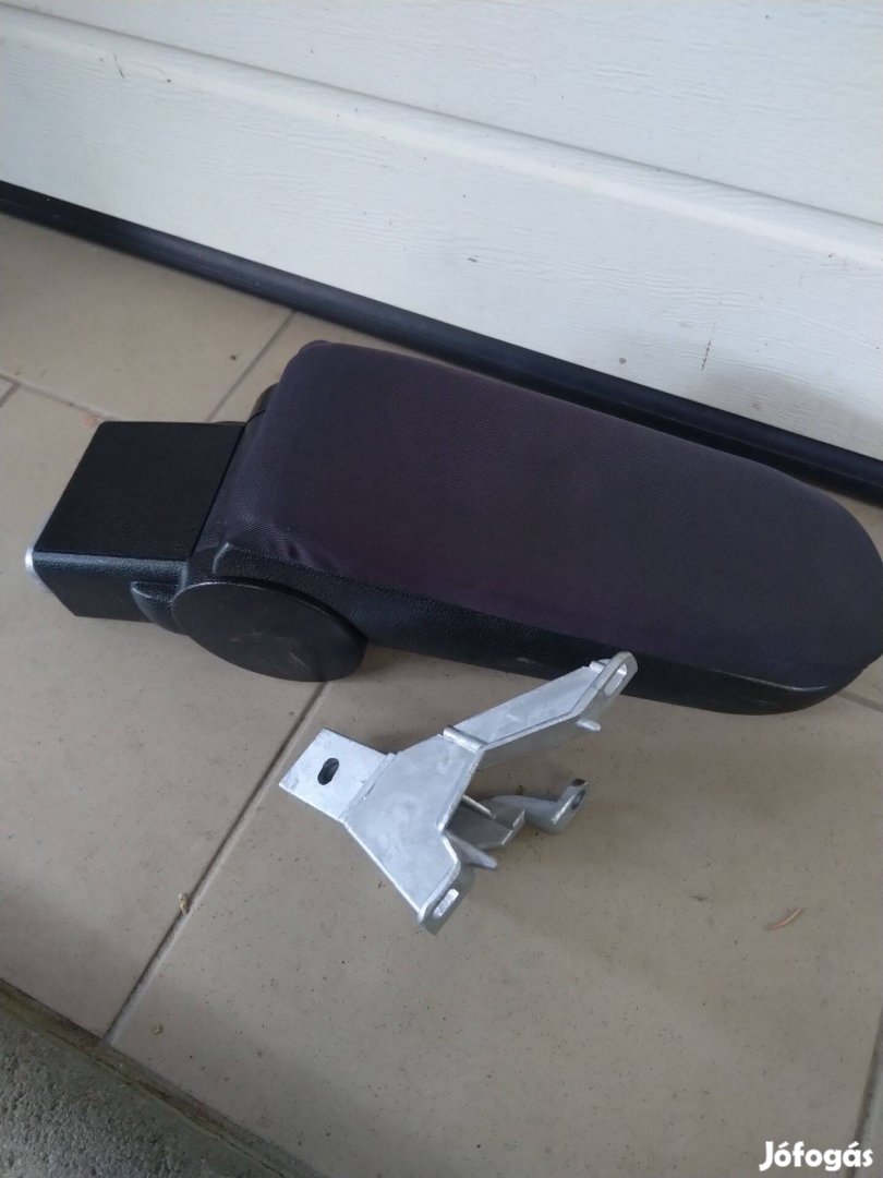 WV Golf 4 könyoklő