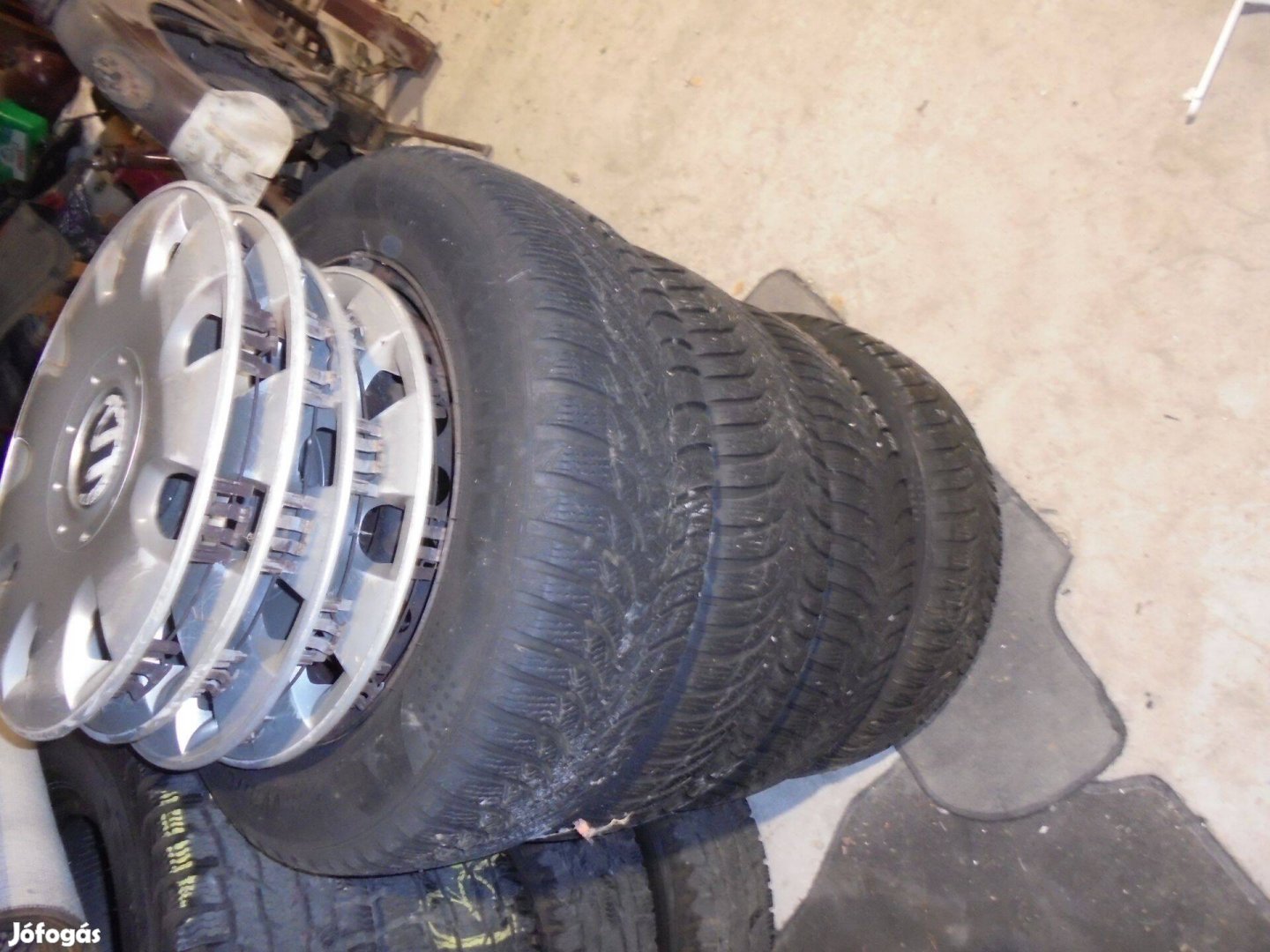 WV Touran I téli gumiszett dísztárcsákkal