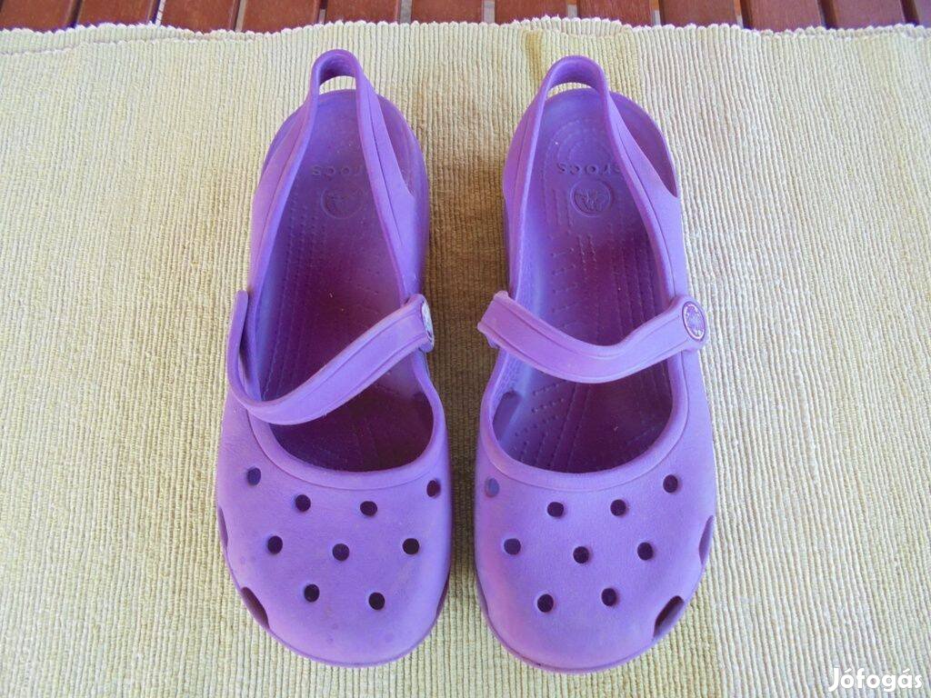 W 7-es kb. 36-37-es lila lány Crocs gumiszandál strandszandál